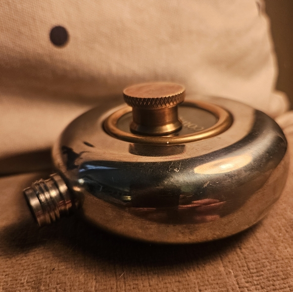 VINTAGE COURVOISIER STAINLESS STEEL & BRASS 5OZ. FLASK. - Picture 3 of 5